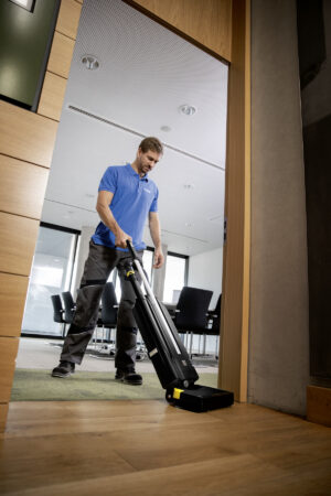 Четкова прахосмукачка с торба Karcher  CV 30/2 Bp Anniversary Edition на батерия