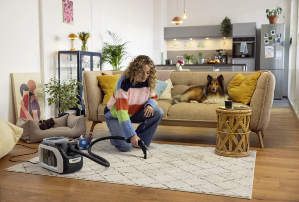 Спрей екстрактор Karcher SE 3-18 Home е уред за пране на текстилни повърхности